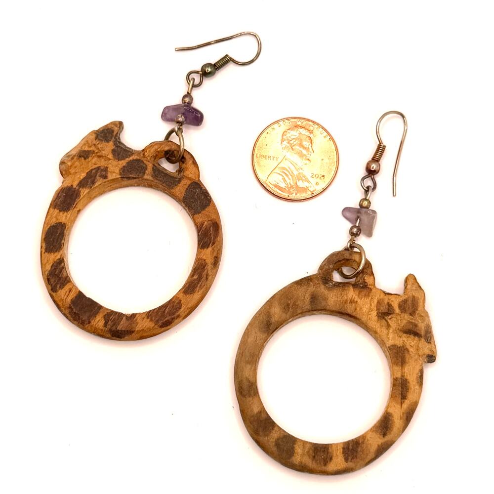 Vintage 80s Brown Carved Wood Giraffe Amethyst Hoop Earrings - Picture 4 of 5